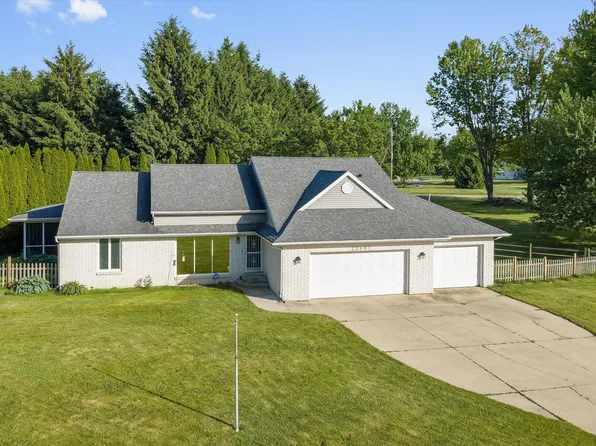 22401 Happy Dr, Cassopolis, MI 49031