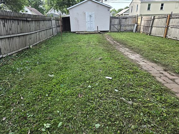 4th image of 2225 E 23rd St