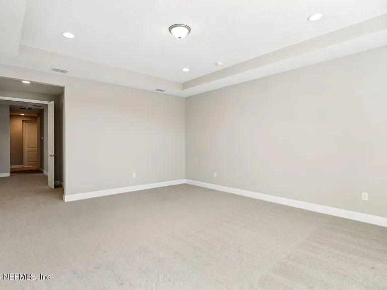 571 Marquesa Cir — Photo 22