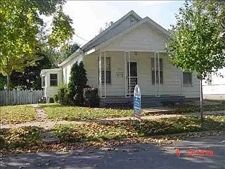 1109 S Oak St photo 1