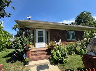 85 Wilcox Ave, Elgin, IL 60123