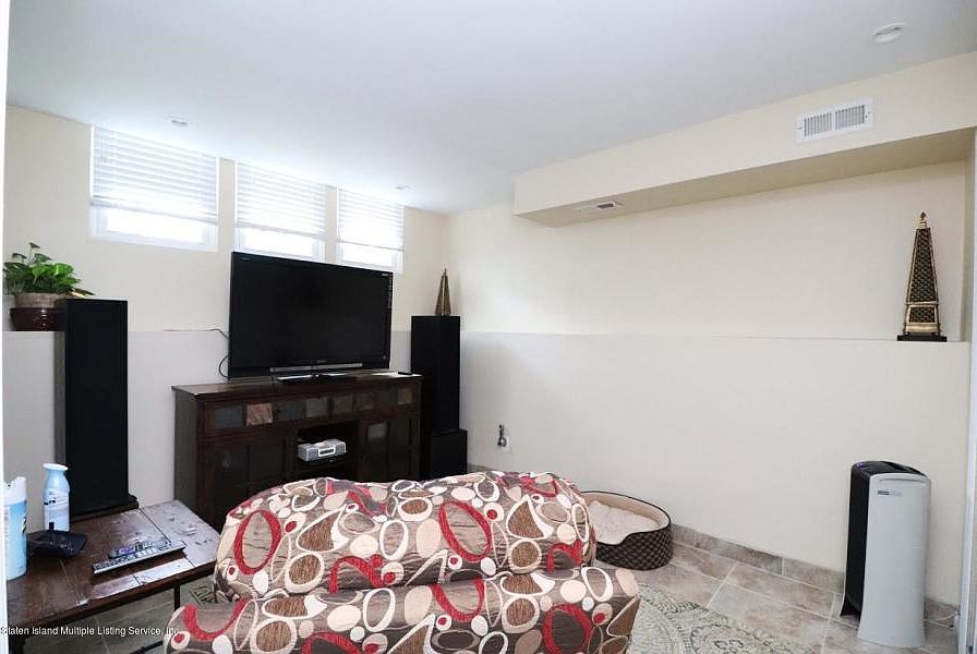 1st image of 32 Villa Nova St