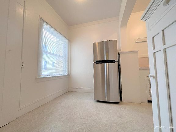 4th image of 1830 Beach St APT 8