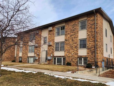 508 Commercial St APT J, La Porte City, IA, 50651