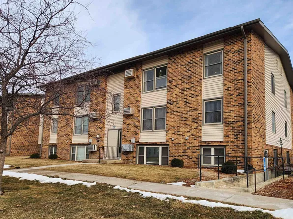 508 Commercial St APT J, La Porte City, IA 50651