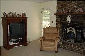 3rd image of 1222 Heritage Dr
