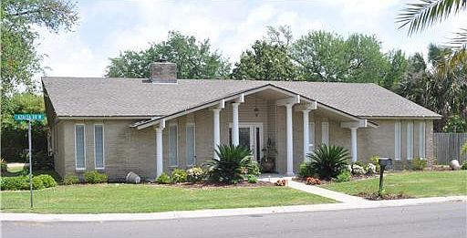 1st image of 125 W Azalea Dr