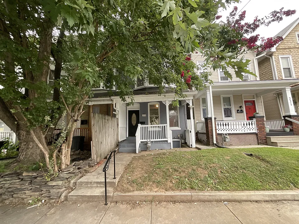219 E Cottage Pl