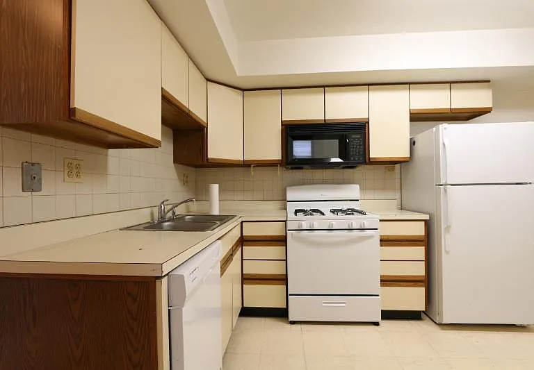 1424 W Flournoy St #2 — Photo 8