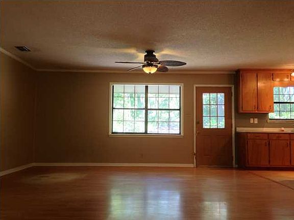 3rd image of 1002 Marquette Pl