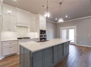 12433 SW 30th St, Yukon, OK 73099