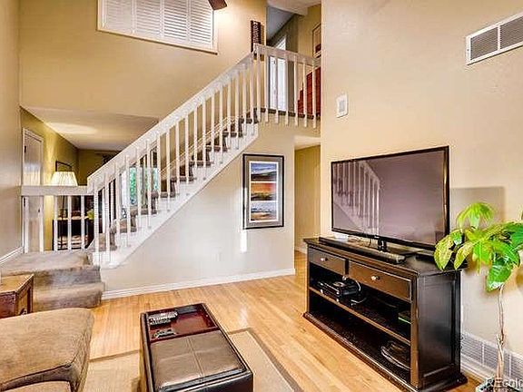3rd image of 226 Dahlia Dr