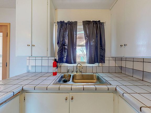 4th image of 1305 Hermosa Dr SE