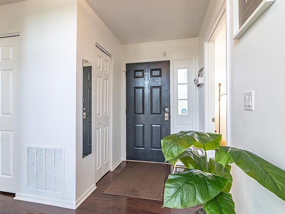 3rd image of 1811 Newport Ct