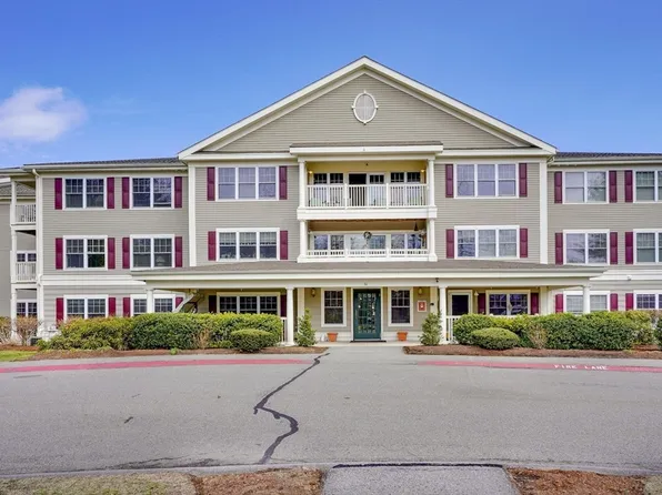 34 Meeting House Ln APT 118, Stow, MA 01775