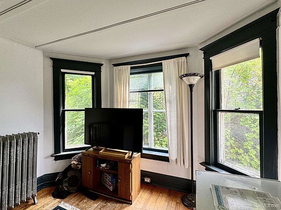 Living room/bonus room 1.