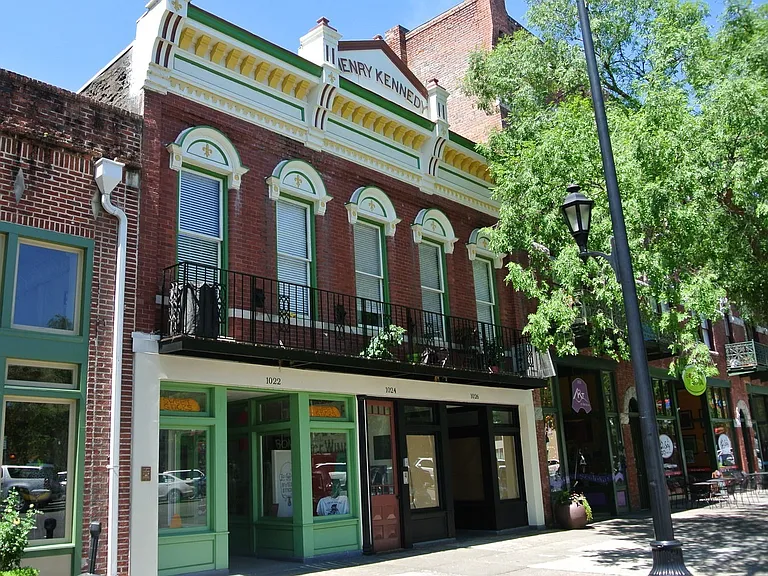 1022-1026 E Broad St — Photo 1