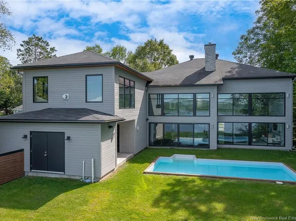 297 Woodstock Rd, Fredericton, NB E3B 2H8
