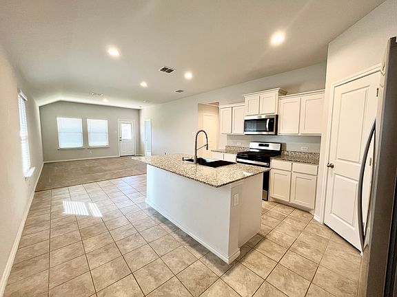 5th image of 124 Greengate Dr
