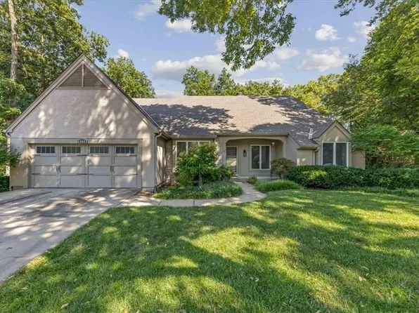 12613 Walmer St, Overland Park, KS 66209