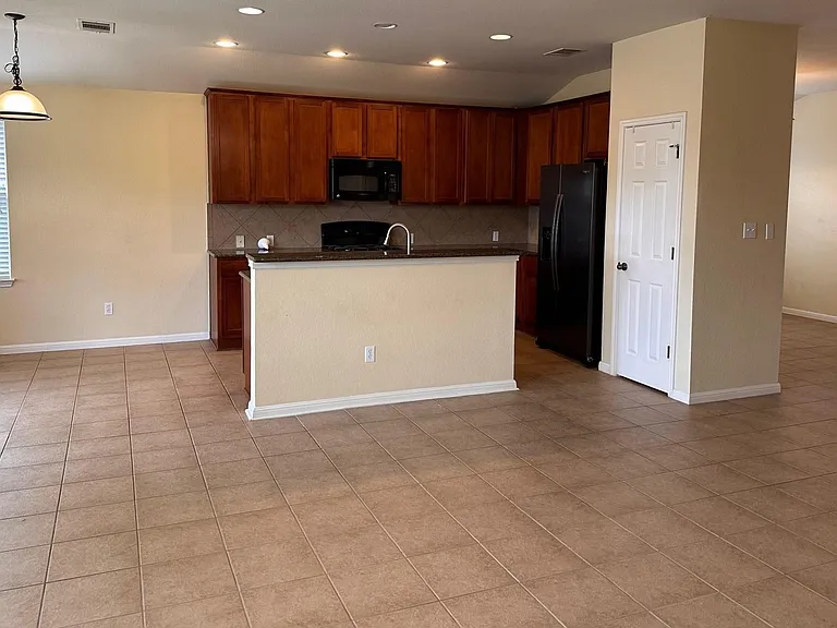 15008 Fernhill Dr — Photo 8