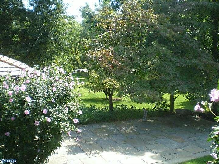 2nd image of 1301 Penllyn Pike