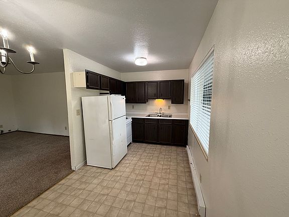 4th image of 128 Lee Ave #1-8