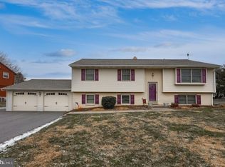 281 Robin Dale Dr, Leola, PA 17540