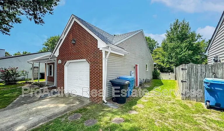 5568 Annandale Dr — Photo 2