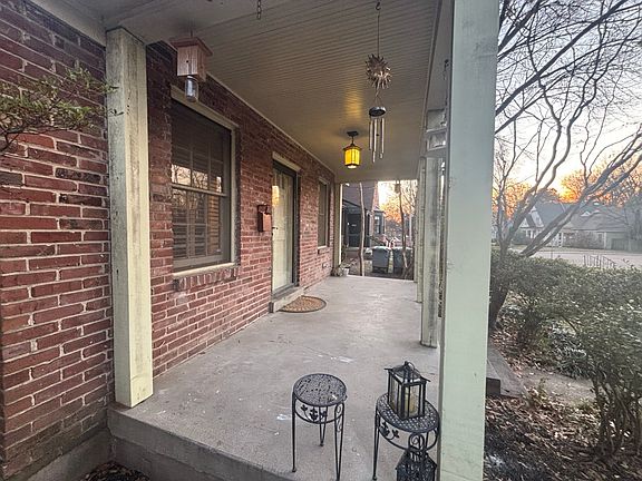 2nd image of 1806 York Ave