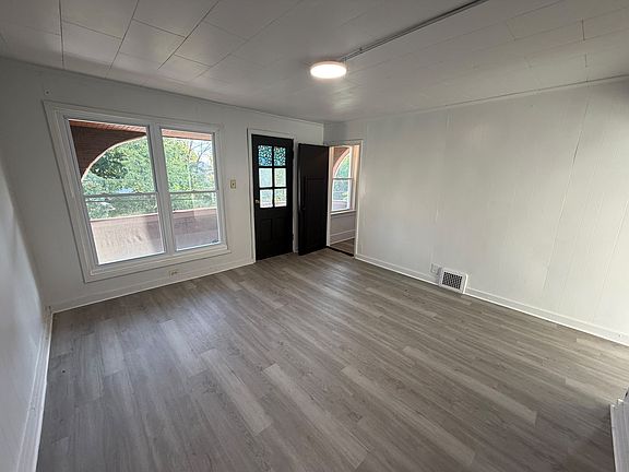 4th image of 9815 Elizabeth Ave #Up