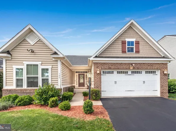104 Atlantis Ln, Lake Frederick, VA 22630