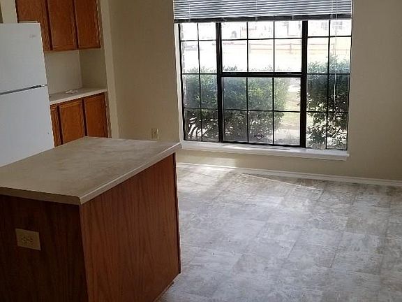 4th image of 2306 Bluebonnet Dr