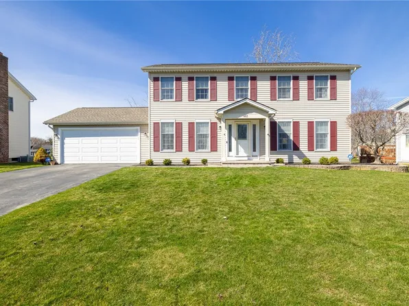 403 Red Apple Ln, Rochester, NY 14612