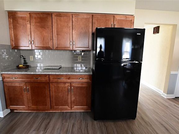 4th image of 4640 Sheffield Dr