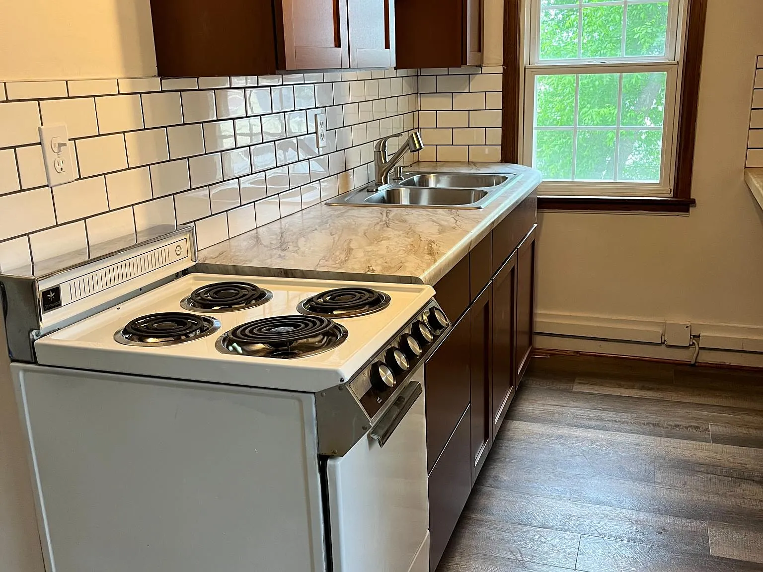 109 E Chestnut St — Photo 3