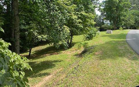 4th image of East Lakeview Drive