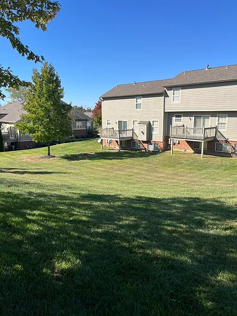 3 bed, 2388 sqft, $2,450 — Photo 4