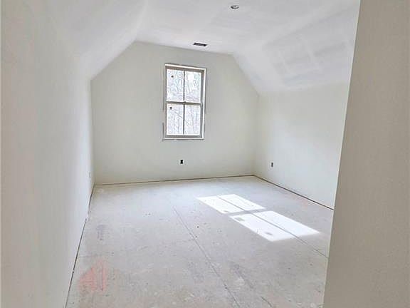 5th image of 176 Cherokee Dr S