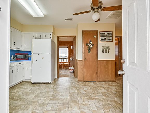 4th image of 4023 4th St