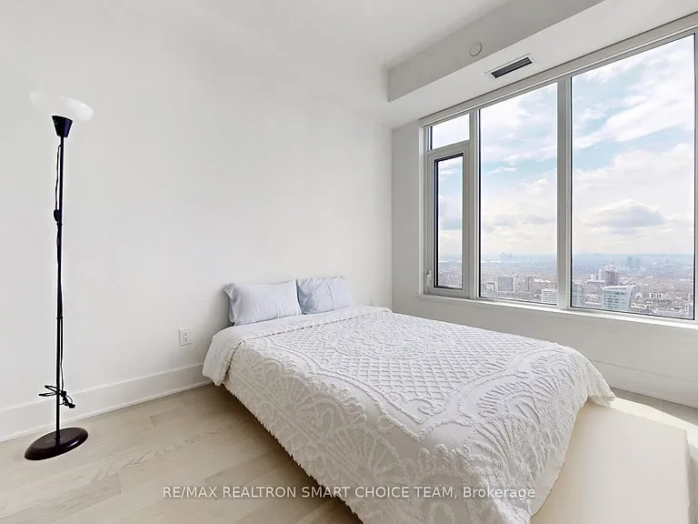 11 Yorkville Ave #5002 — Photo 24