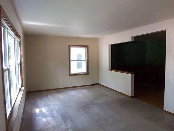4th image of 1224 Summit Ave