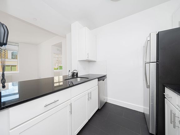 5th image of 140 Riverside Blvd APT 704