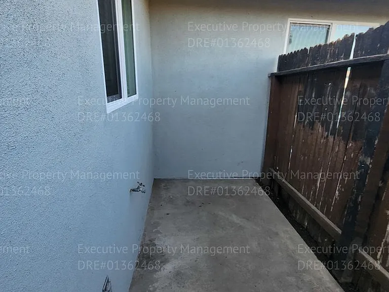 709 Deseret Way — Photo 15
