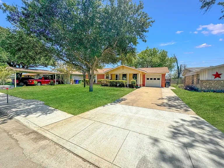 310 Mahota Dr — Photo 4
