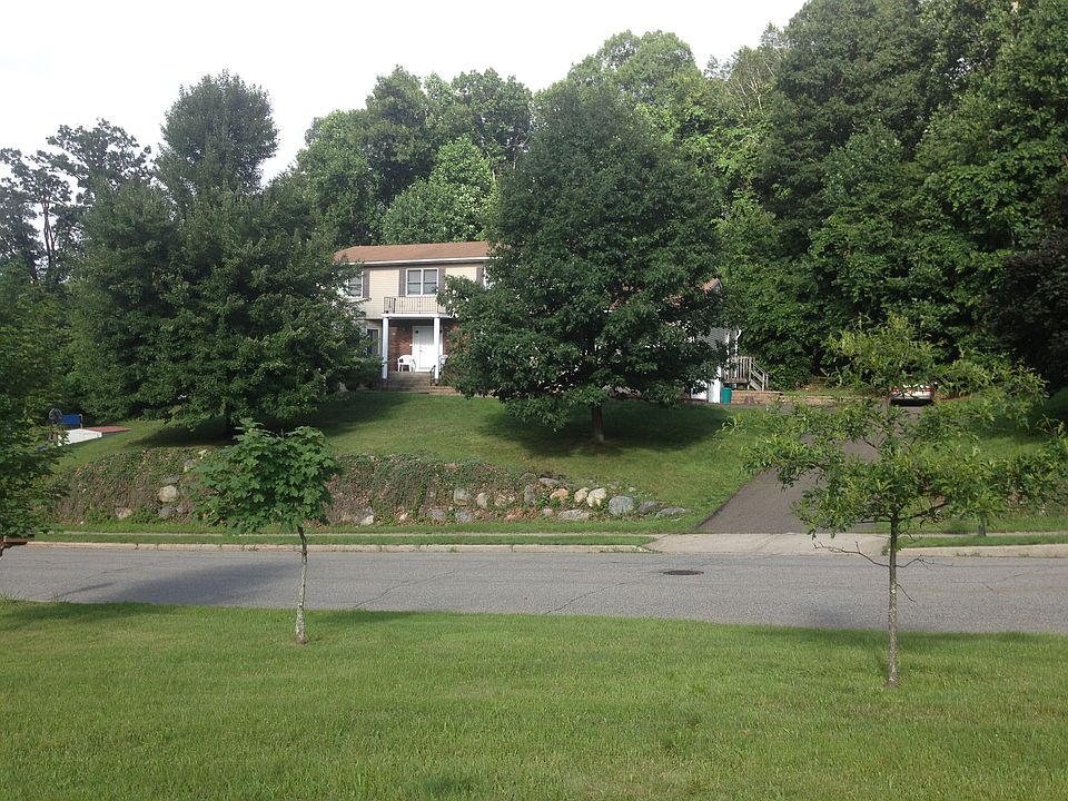 1st image of 21 Algonquin Cir