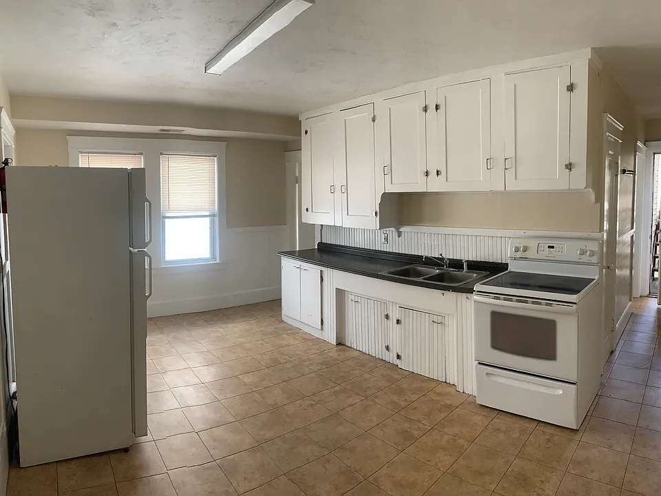 2 N Main St #2L