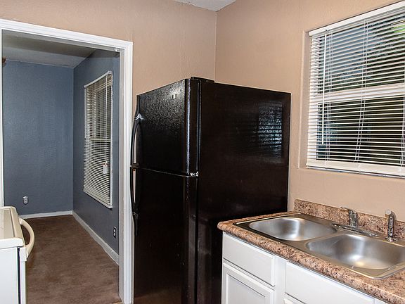 5th image of 2825 Sarita St