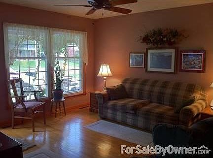 Living Room
						:
						You can see the gorgeous hardwood floors in this picture.