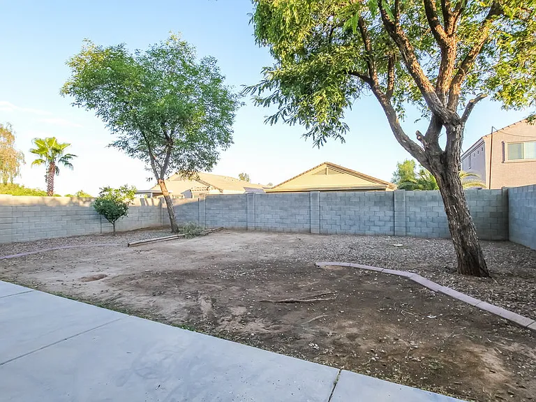 17423 W Watson Ln — Photo 16